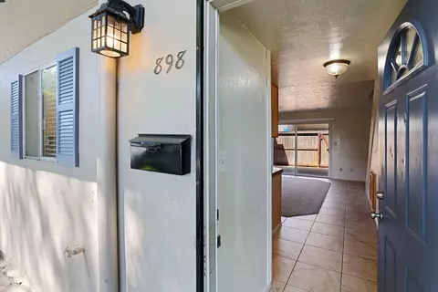 Entry Way - 898 Rutledge Dr, Lodi, CA 95242 photo 1 of 3
