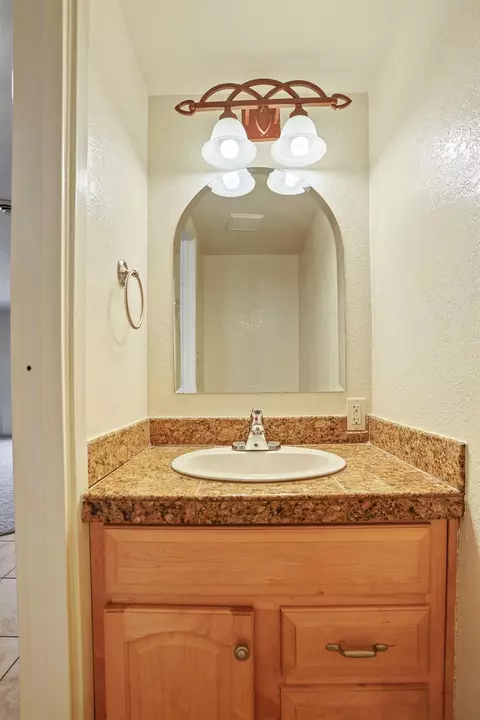Bath - 898 Rutledge Dr, Lodi, CA 95242 photo 2 of 4
