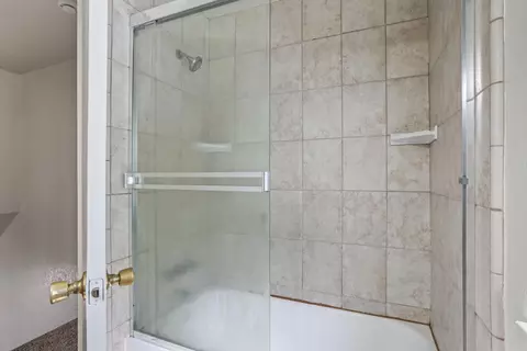Bath - 898 Rutledge Dr, Lodi, CA 95242 photo 4 of 4