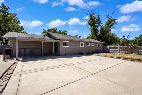 Exterior - 3104 Pembroke Dr, Modesto, CA 95350 photo 5 of 9