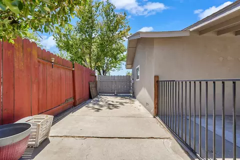 Exterior - 3104 Pembroke Dr, Modesto, CA 95350 photo 7 of 9