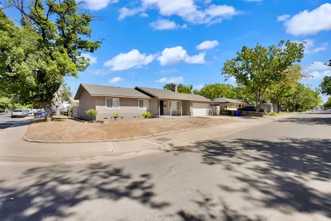 Exterior - 3104 Pembroke Dr, Modesto, CA 95350 photo 3 of 9