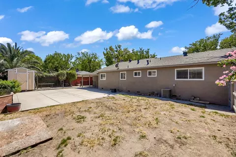 Exterior - 3104 Pembroke Dr, Modesto, CA 95350 photo 4 of 9