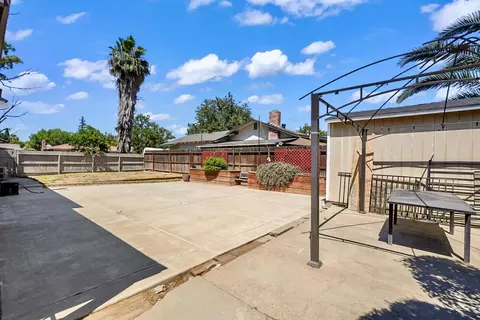 Exterior - 3104 Pembroke Dr, Modesto, CA 95350 photo 8 of 9