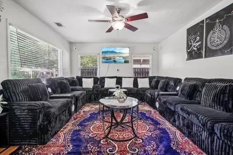 Living - 715 E Roseburg Ave, Modesto, CA 95350 photo 4 of 5