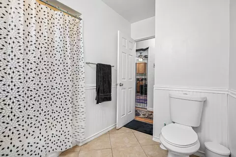 Bath - 715 E Roseburg Ave, Modesto, CA 95350 photo 2 of 4