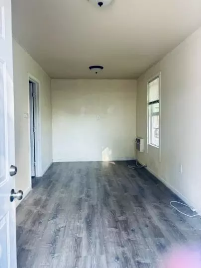 Living - 715 E Roseburg Ave, Modesto, CA 95350 photo 5 of 5