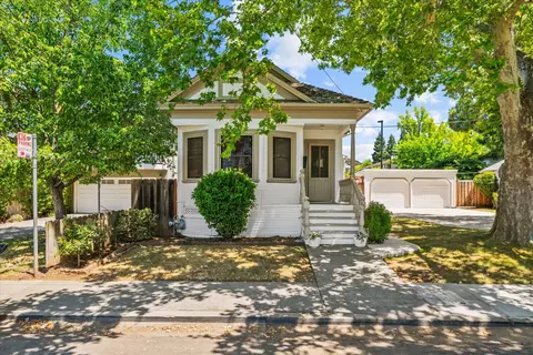 851 38th St, Sacramento, CA 95816