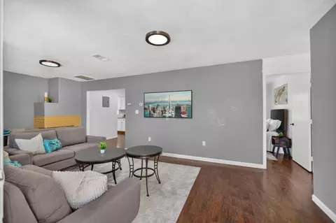 629 Lee Dr, Sacramento, CA 95815