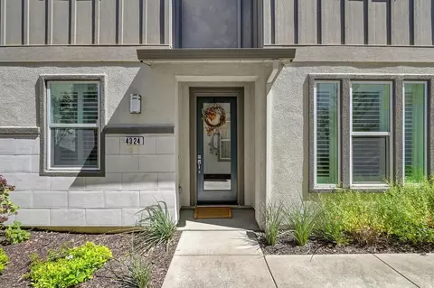 4324 Ocean Ln, Elk Grove, CA 95757