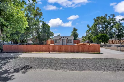 Exterior - 413 Empire Ave, Modesto, CA 95354 photo 2 of 5