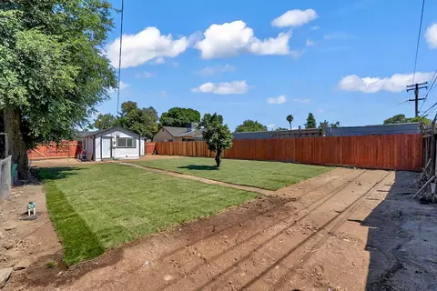 Exterior - 413 Empire Ave, Modesto, CA 95354 photo 4 of 5