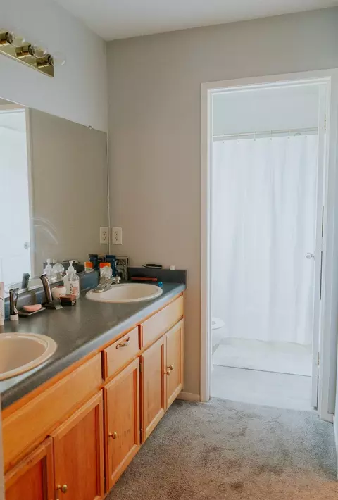 Bath - 12 E San Clemente Dr, Merced, CA 95341 photo 2 of 2