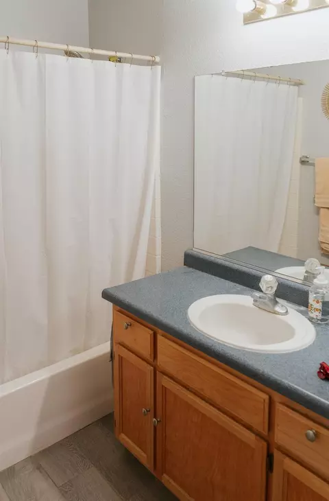 Bath - 12 E San Clemente Dr, Merced, CA 95341 photo 1 of 2