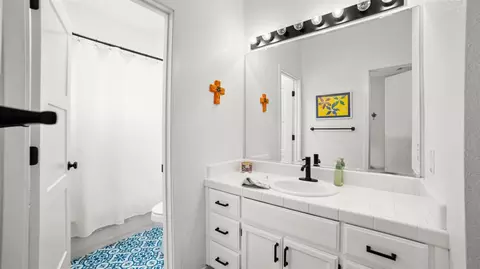 Bath - 2561 Central Park Dr, Lodi, CA 95242 photo 3 of 4