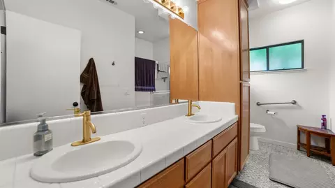 Bath - 2561 Central Park Dr, Lodi, CA 95242 photo 1 of 4