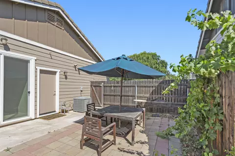Exterior - 270 Grande Ave, Davis, CA 95616 photo 5 of 7