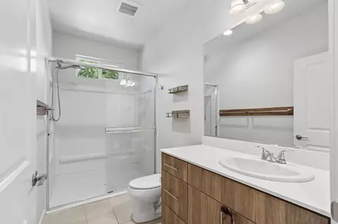 Bath - 270 Grande Ave, Davis, CA 95616 photo 1 of 2
