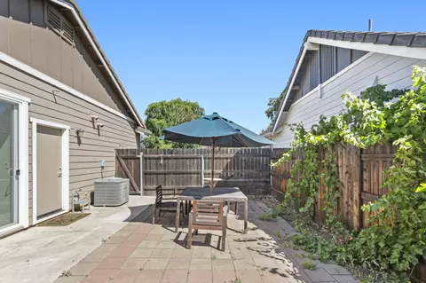 Exterior - 270 Grande Ave, Davis, CA 95616 photo 4 of 7