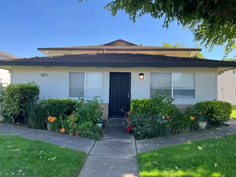 9524 Emerald Park Dr #1, Elk Grove, CA 95624