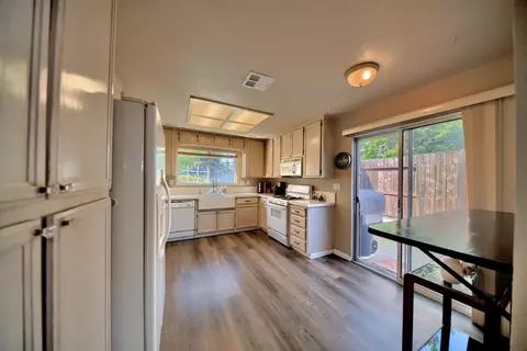 Kitchen - 1007 Lourence Dr, Tracy, CA 95376 photo 2 of 7