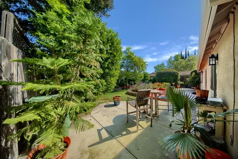 Exterior - 1007 Lourence Dr, Tracy, CA 95376 photo 7 of 11