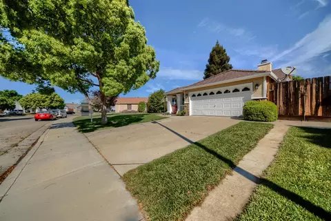 Exterior - 1007 Lourence Dr, Tracy, CA 95376 photo 8 of 11