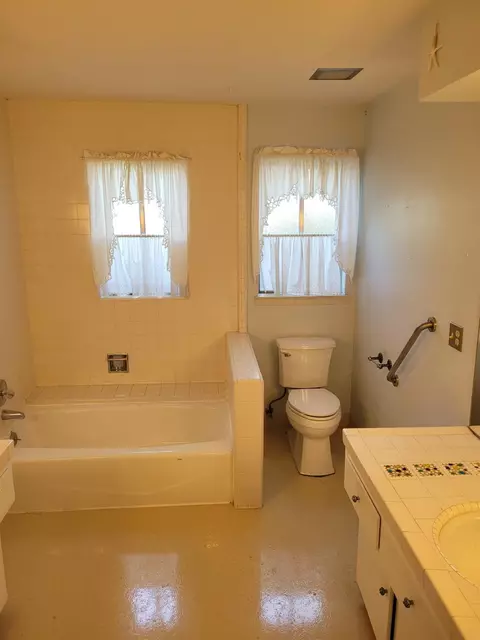 Bath - 4247 Mapel Ln, Carmichael, CA 95608 photo 3 of 4