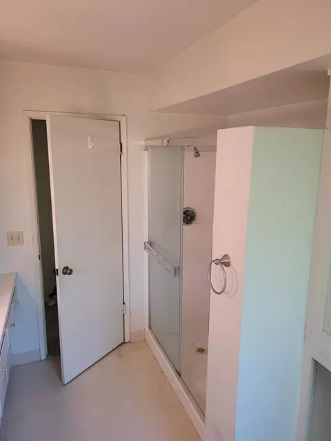 Bath - 4247 Mapel Ln, Carmichael, CA 95608 photo 2 of 4
