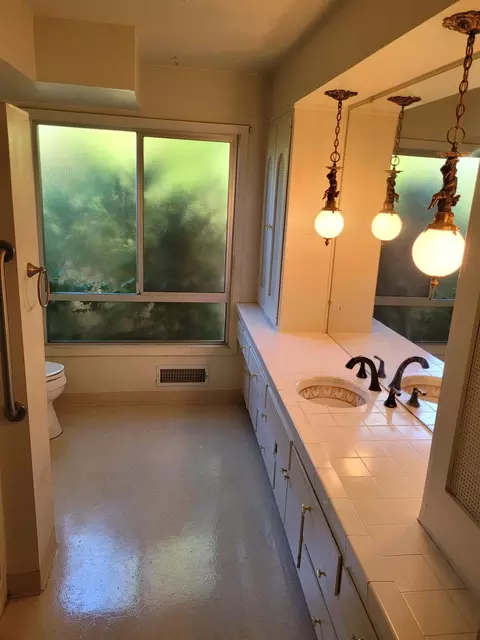 Bath - 4247 Mapel Ln, Carmichael, CA 95608 photo 1 of 4