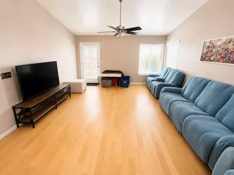 1101 Citrus Ct, Modesto, CA 95350 photo 2