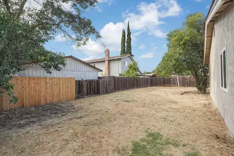 Exterior - 1117 Knickerbocker Dr, Stockton, CA 95210 photo 10 of 13