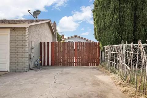 Exterior - 1117 Knickerbocker Dr, Stockton, CA 95210 photo 6 of 13