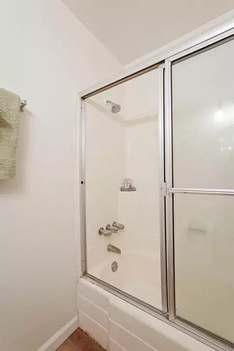 Bath - 1117 Knickerbocker Dr, Stockton, CA 95210 photo 2 of 4