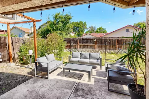 Exterior - 2185 Holder Ln, Tracy, CA 95377 photo 3 of 9