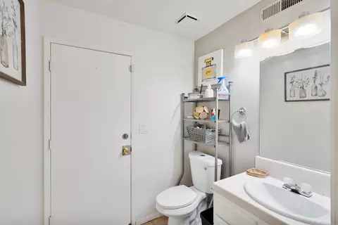 Bath - 2185 Holder Ln, Tracy, CA 95377 photo 1 of 4