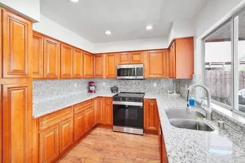 Kitchen - 2185 Holder Ln, Tracy, CA 95377 photo 2 of 2