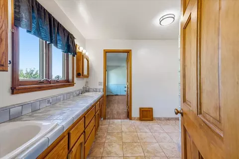 Bath - 22233 Mccourtney Rd, Grass Valley, CA 95949 photo 2 of 2