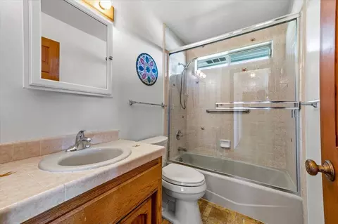 Bath - 22233 Mccourtney Rd, Grass Valley, CA 95949 photo 1 of 2