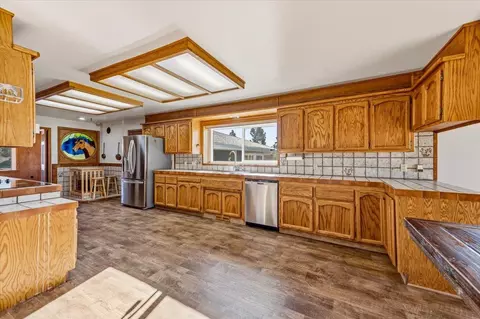 Kitchen - 22233 Mccourtney Rd, Grass Valley, CA 95949 photo 4 of 5
