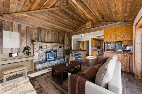 Living - 22233 Mccourtney Rd, Grass Valley, CA 95949 photo 5 of 6