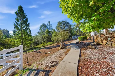 Exterior - 22233 Mccourtney Rd, Grass Valley, CA 95949 photo 11 of 43