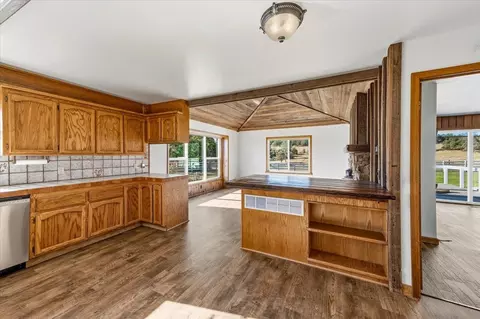 Kitchen - 22233 Mccourtney Rd, Grass Valley, CA 95949 photo 5 of 5