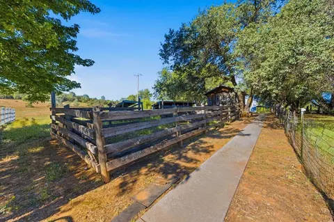 Exterior - 22233 Mccourtney Rd, Grass Valley, CA 95949 photo 26 of 43