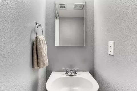 Bath - 1392 Oak Ridge Dr, Colfax, CA 95713 photo 3 of 6
