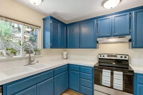 Kitchen - 1392 Oak Ridge Dr, Colfax, CA 95713 photo 2 of 6