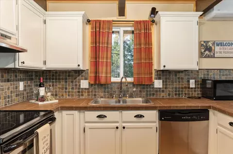 Kitchen - 2218 Pardee Dr, Arnold, CA 95223 photo 3 of 4