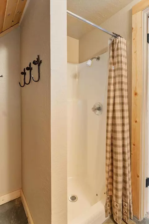 Bath - 2218 Pardee Dr, Arnold, CA 95223 photo 3 of 3