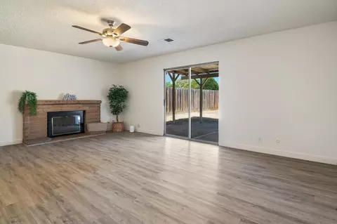 Living - 844 Emory Ct, Merced, CA 95341 photo 4 of 5