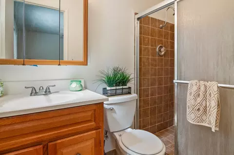 Bath - 844 Emory Ct, Merced, CA 95341 photo 1 of 2
